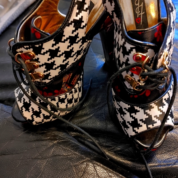 Sourpuss booties - Picture 2 of 2